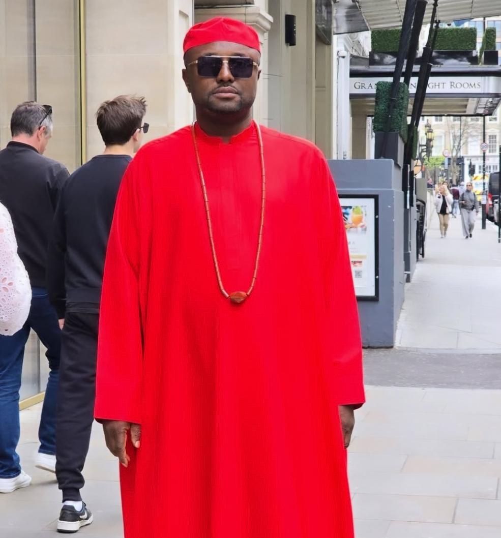 Davido’s aide, Israel DMW compares President Tinubu’s posture while with the Ooni of Ife to when he was with Oba of Benin